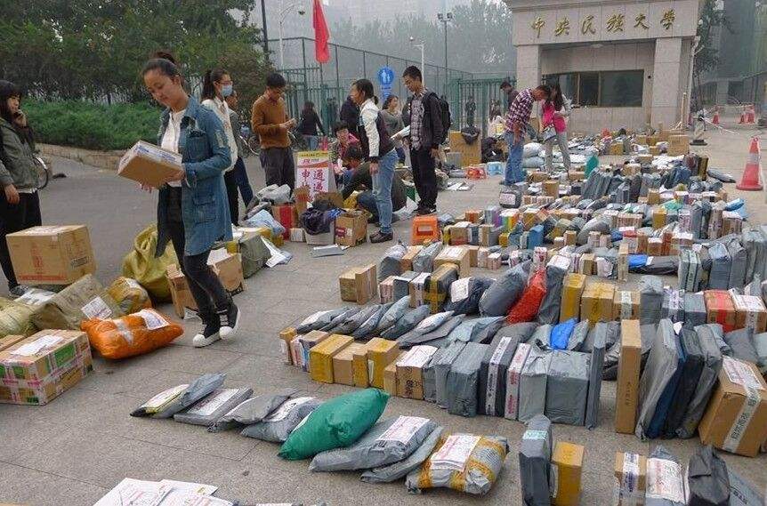 近八成大学生有网购不实用物品的经历 近八成大学生有网购不实用物品的经历