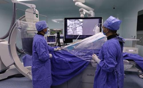 全国首例机器人辅助全脑血管造影手术成功 全国首例机器人辅助全脑血管造影手术成功