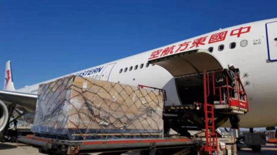 阿里巴巴全球采购医疗物资经东航专机陆续抵沪  阿里巴巴全球采购医疗物资经东航专机陆续抵沪