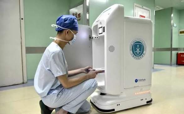 科技助力防疫:机器人“上岗”、开发大数据平台 科技助力防疫:机器人“上岗”、开发大数据平台