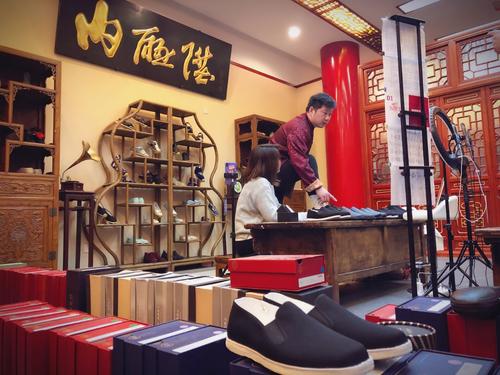 直播4小时进账10万元 北京老字号寻求“突围” 直播4小时进账10万元 北京老字号寻求“突围”