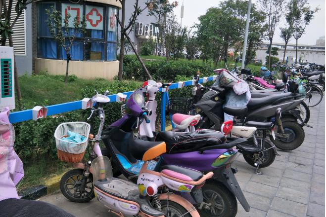 电动车违规充电致火灾束手无策? 电动车违规充电致火灾束手无策?