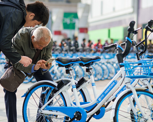 超额投放、自行车道有待完善、管理压力大聚焦共享单车之“困” 超额投放、自行车道有待完善、管理压力大聚焦共享单车之“困”