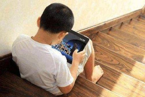 孩子偷母亲银行卡充值游戏近5万 退款申请被腾讯终止 孩子偷母亲银行卡充值游戏近5万 退款申请被腾讯终止