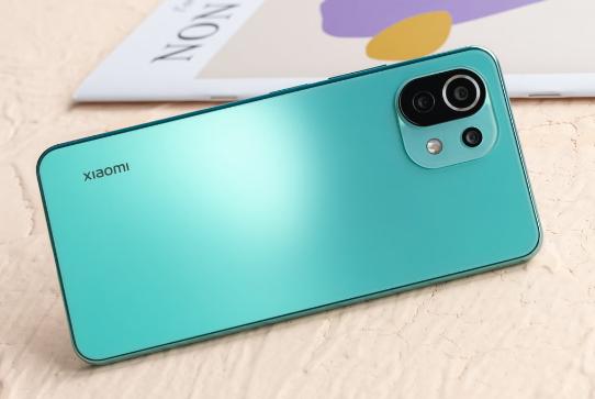 小米 11 青春版图赏:色彩控与轻薄控的双重满足 小米 11 青春版图赏:色彩控与轻薄控的双重满足