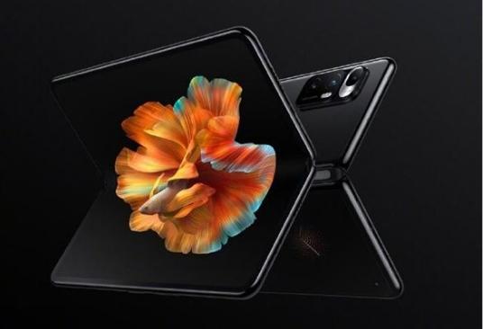 2022 年底预计可折叠智能手机发货量将超过 1800 万台 2022 年底预计可折叠智能手机发货量将超过 1800 万台