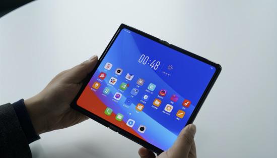 折叠屏手机迎来新突破 UTG成升级必选项 折叠屏手机迎来新突破 UTG成升级必选项