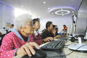 每个“网瘾”老人心里都住着焦虑与寂寞 每个“网瘾”老人心里都住着焦虑与寂寞