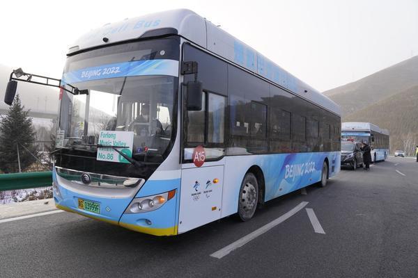 冬奥大巴车的“尾气”排水清澈纯净 冬奥大巴车的“尾气”排水清澈纯净