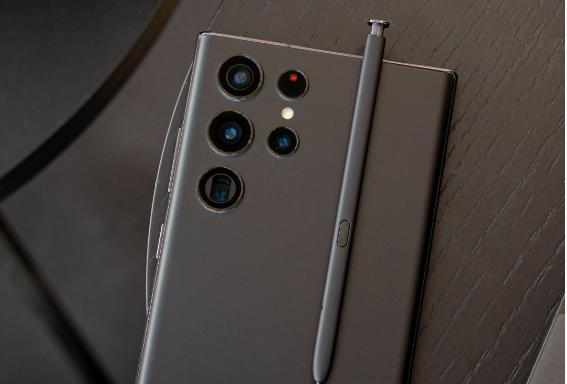 三星Galaxy S22 Ultra暴力测试:耐用性增强,机身背面不易留下刮痕 三星Galaxy S22 Ultra暴力测试:耐用性增强,机身背面不易留下刮痕