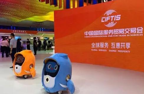 服贸会上元宇宙体验让观众感受到新技术带来的奇特感受