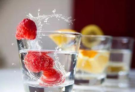 人体水周转率方程揭示 每天喝八杯水有点多 人体水周转率方程揭示 每天喝八杯水有点多