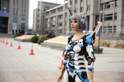 “仙女”机器人借助风和光飞行 “仙女”机器人借助风和光飞行