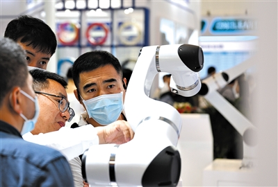 “数实融合”迈向深水区 产业逐“智”待夯实底座 “数实融合”迈向深水区 产业逐“智”待夯实底座