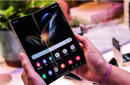 外媒:三星正在为折叠屏手机研发定制游戏 外媒:三星正在为折叠屏手机研发定制游戏