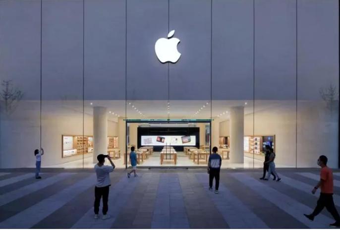 iPhone 15系列在中国市场销售遇冷?苹果命运的齿轮“减速” iPhone 15系列在中国市场销售遇冷?苹果命运的齿轮“减速”