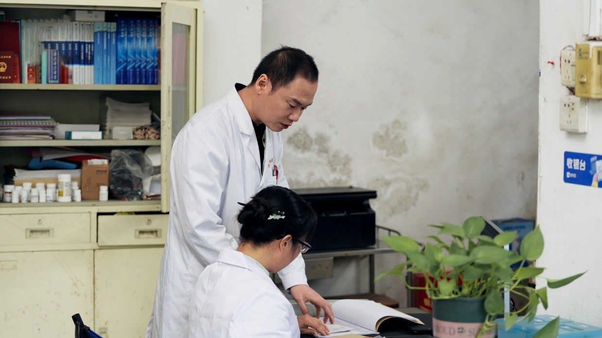 “云”入深山处:村医“手工作坊”到“云端之路” “云”入深山处:村医“手工作坊”到“云端之路”