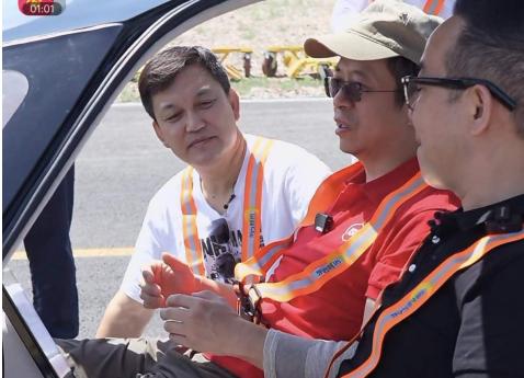 周鸿祎直播体验低空经济:智能飞行器将成为一种革命性产品 周鸿祎直播体验低空经济:智能飞行器将成为一种革命性产品