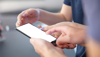 产业链景气度明显回升 有国产新款手机“一机难求” 产业链景气度明显回升 有国产新款手机“一机难求”