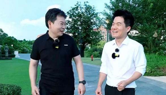 余承东对话董宇辉：板凳坐得十年冷，自己经常挨任正非批评！