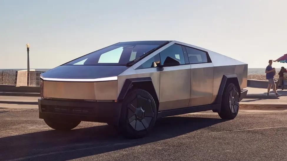 特斯拉开始推送FSD v12.5.1 首先更新的是这辆车 特斯拉开始推送FSD v12.5.1 首先更新的是这辆车