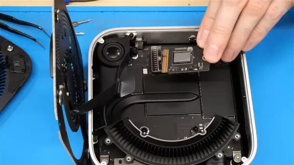 避免苹果存储税!大神成功将M4 Mac mini改装扩容到1TB 避免苹果存储税!大神成功将M4 Mac mini改装扩容到1TB