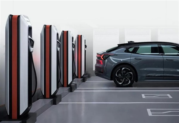 特斯拉国内推送2024.38.8OTA：导航前往第三方充电站时可预热电池