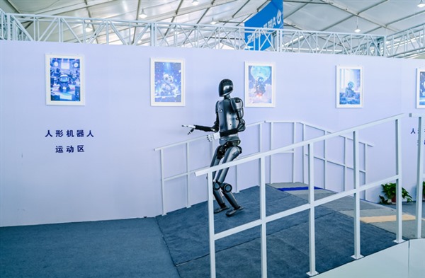 车企驶入“人形机器人”赛道的背后 车企驶入“人形机器人”赛道的背后