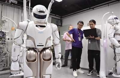 人形机器人如何跑好产业“马拉松”? 人形机器人如何跑好产业“马拉松”?