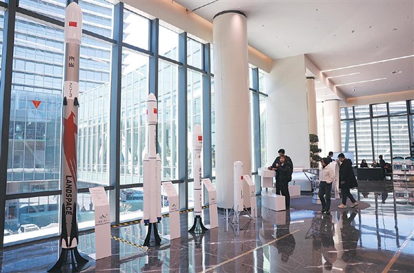 卫星技术赋能自动驾驶人车路互联