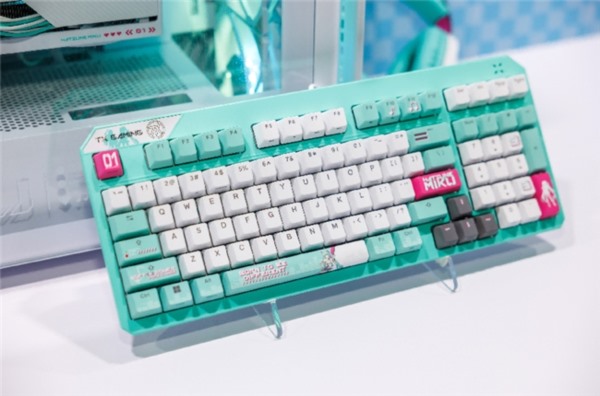 ROG×初音未来跨界联动燃爆二次元!全新外设惊艳亮相 ROG×初音未来跨界联动燃爆二次元!全新外设惊艳亮相
