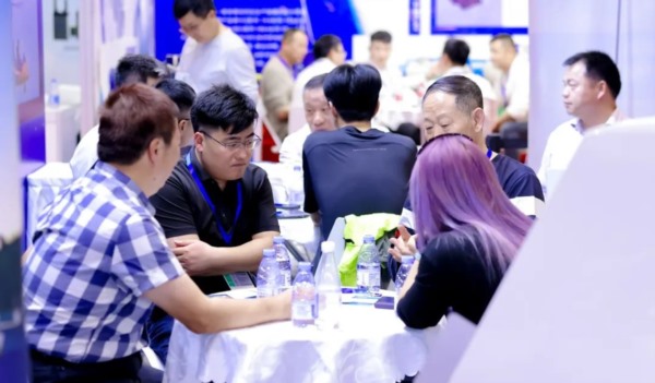 2025首届中国身心健康与疗愈⁺大会开幕！为推动国民身心健康水平的提升赋能