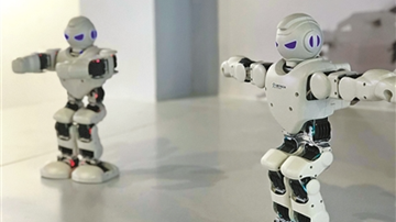 机器人竞争开启“抢人”模式 机器人竞争开启“抢人”模式