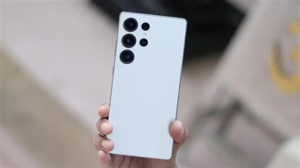 三星Galaxy S26 Ultra手机被曝四角更圆润，用户握持更舒适