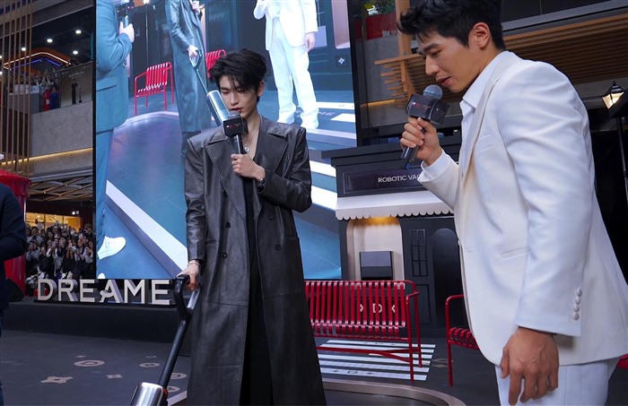 双11最想入手的“同款”是张凌赫亲手体验的那一台追觅洗地机