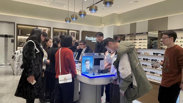 夸克AI眼镜二手溢价飙到5000元，订单排期延至45天后