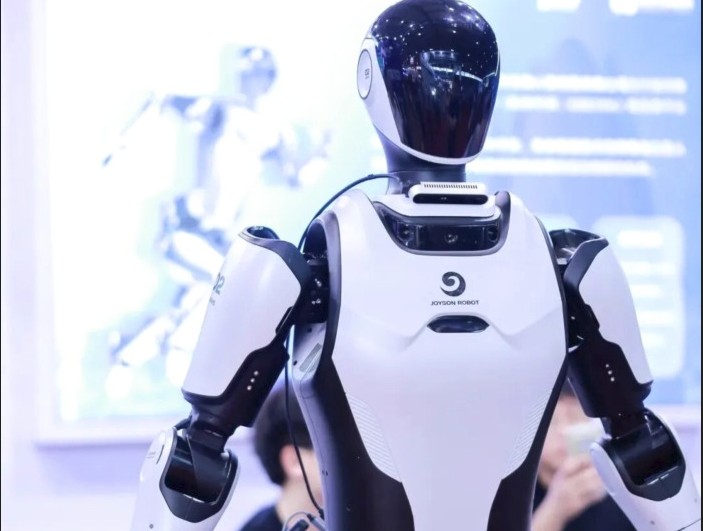 基于中国平台打造 克罗地亚人形机器人“通卡”亮相