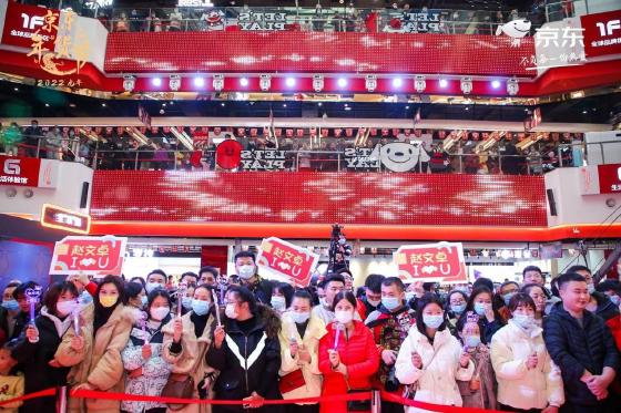 围绕商品消费、服务消费、线下消费，提振我国消费市场